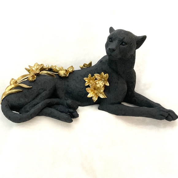 Black Resin Leopard Sculpture/Statue With Gold Roses and Flowers - Picture 14 of 16